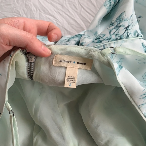 Semi formal mini dress - floral pattern - Picture 4 of 4